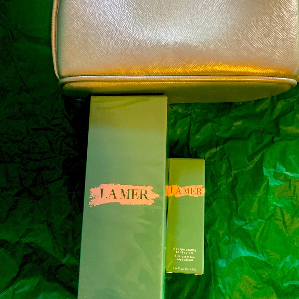 La Mer Hand Lotion 3.4 oz, new, with mini hand serum and bag!